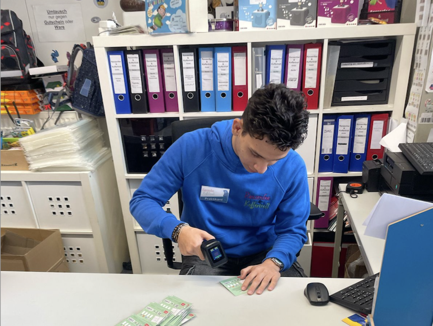 Mario, Ventas-Ranzenfee und Koffertroll Berlin, marzo 2025, Colegio Alemán Humboldt Samborondón