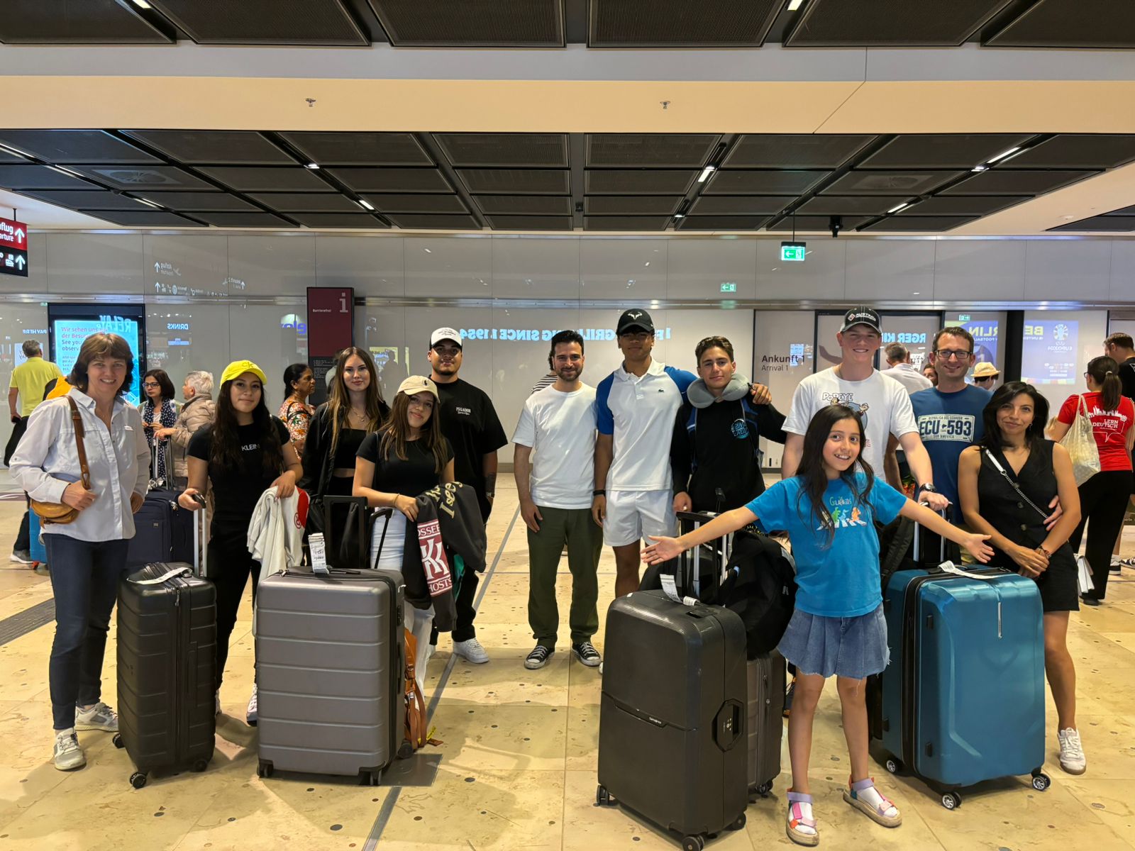 Familias y estudiantes de Cuenca, aeropuerto de Berlín, Junio 2024